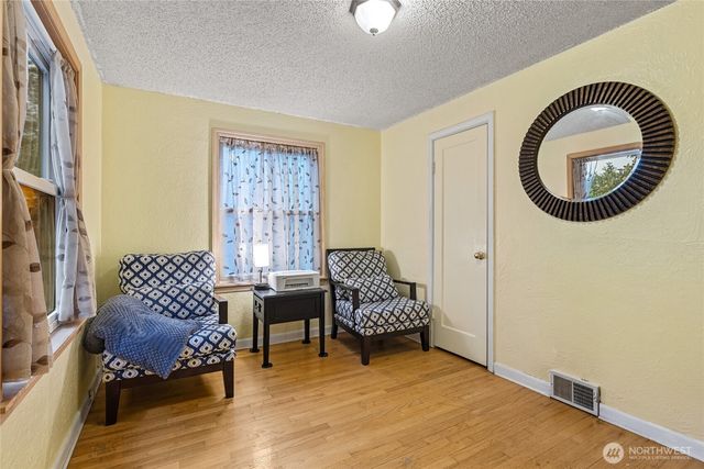 10850 26th Avenue S, Seattle, WA 98168