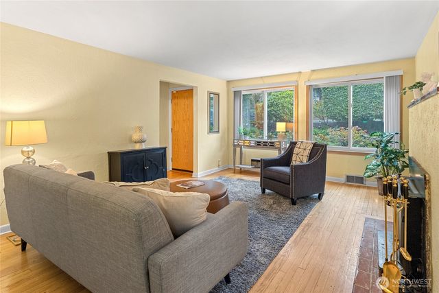 10850 26th Avenue S, Seattle, WA 98168