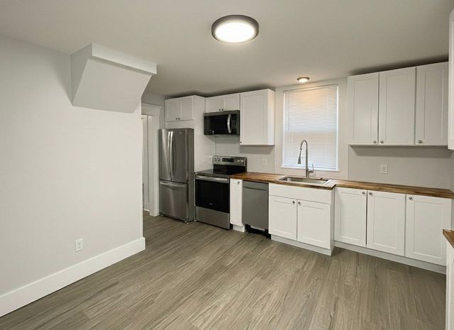 264 Middlesex Road 264, Tyngsborough, MA 01879