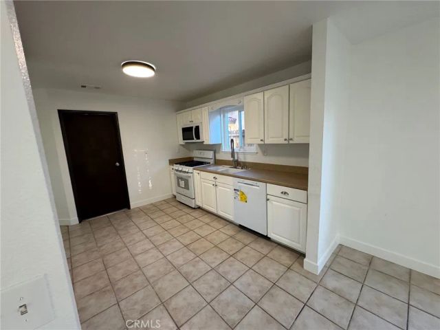 10333 Tamarisk Avenue, Hesperia, CA 92345