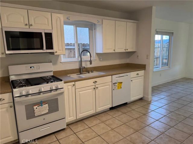 10333 Tamarisk Avenue, Hesperia, CA 92345