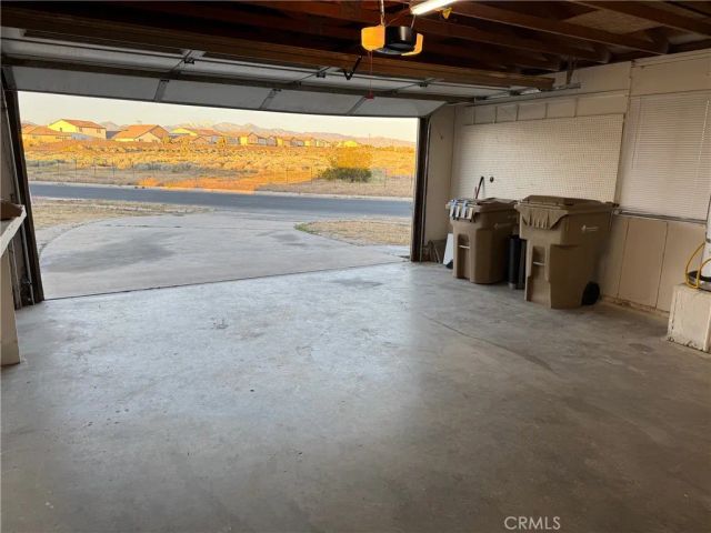 10333 Tamarisk Avenue, Hesperia, CA 92345