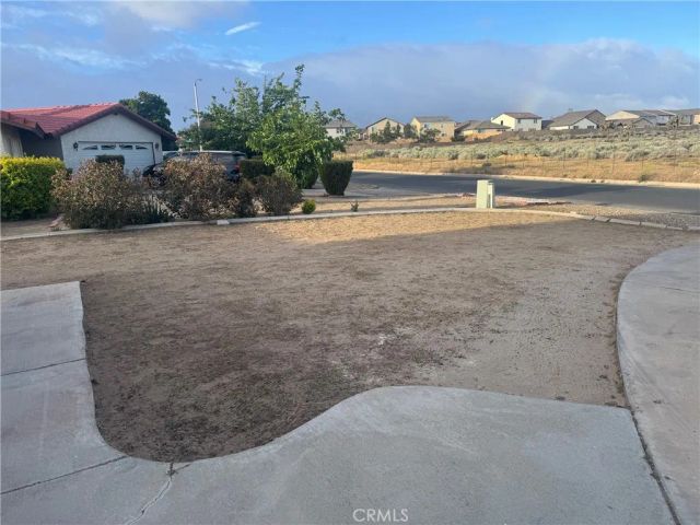 10333 Tamarisk Avenue, Hesperia, CA 92345