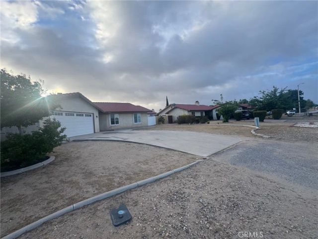 10333 Tamarisk Avenue, Hesperia, CA 92345
