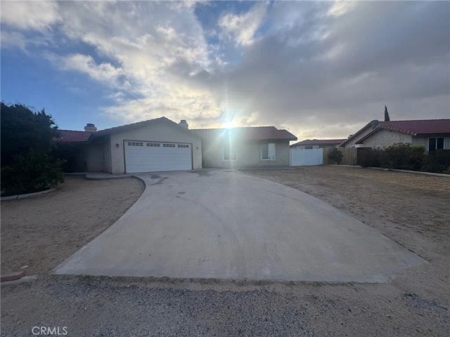 10333 Tamarisk Avenue, Hesperia, CA 92345