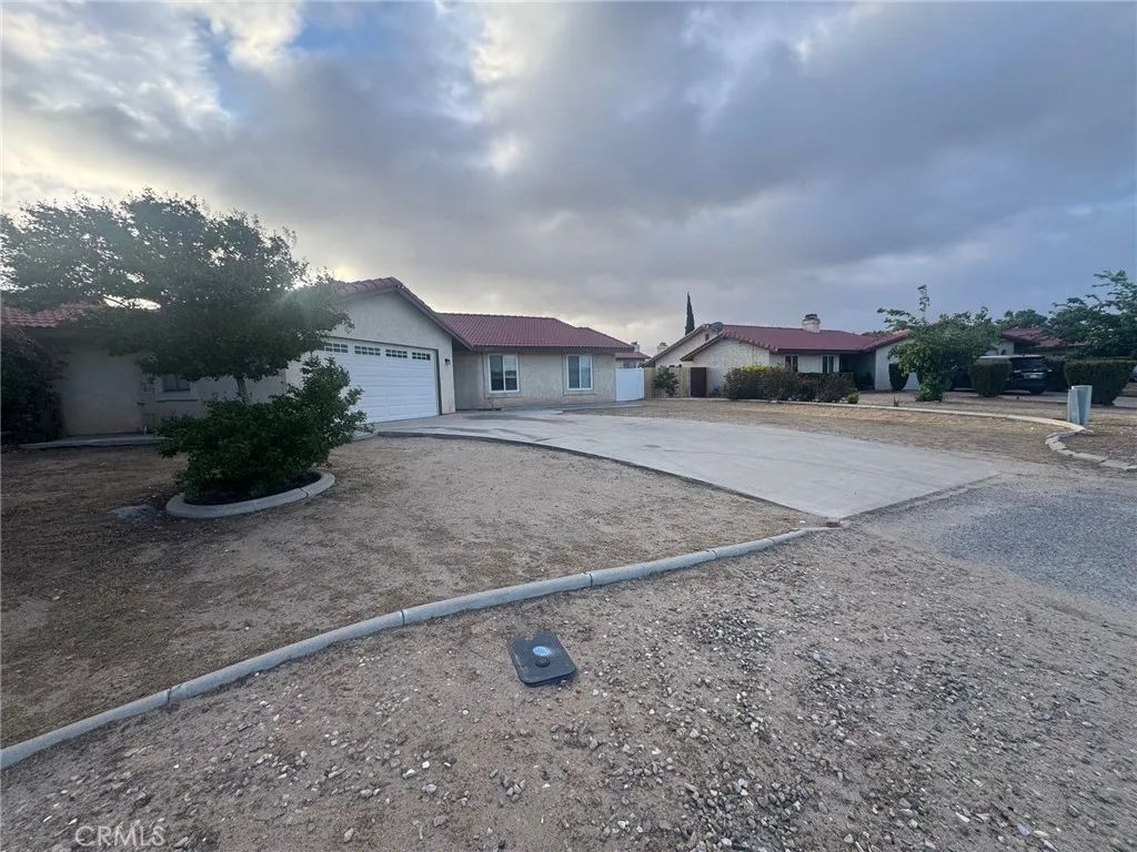 10333 Tamarisk Avenue, Hesperia, CA 92345