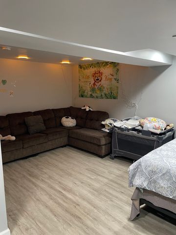 553 Alton Court, Carol Stream, IL 60188