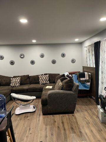 553 Alton Court, Carol Stream, IL 60188