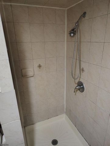 6 Emerson St, East Orange City, NJ 07018