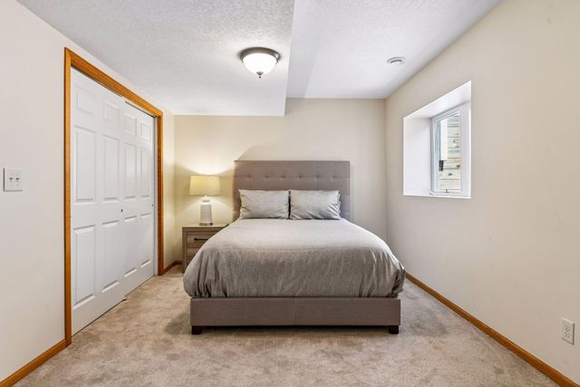 12060 41st Avenue N, Plymouth, MN 55441