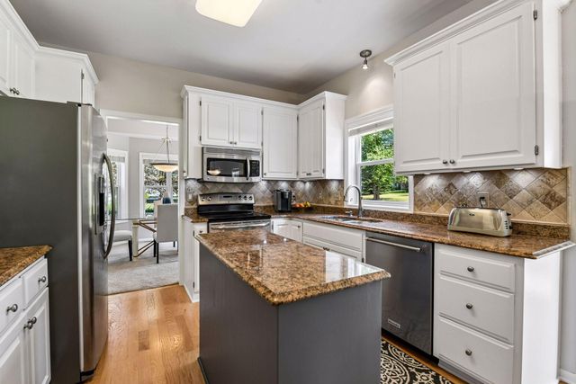 12060 41st Avenue N, Plymouth, MN 55441