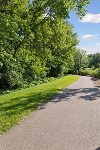 12060 41st Avenue N, Plymouth, MN 55441