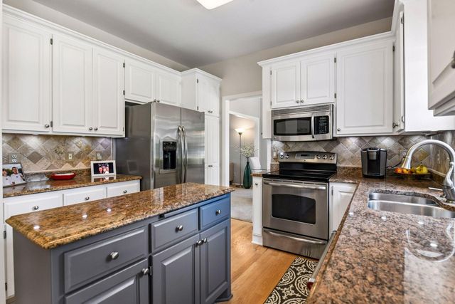 12060 41st Avenue N, Plymouth, MN 55441