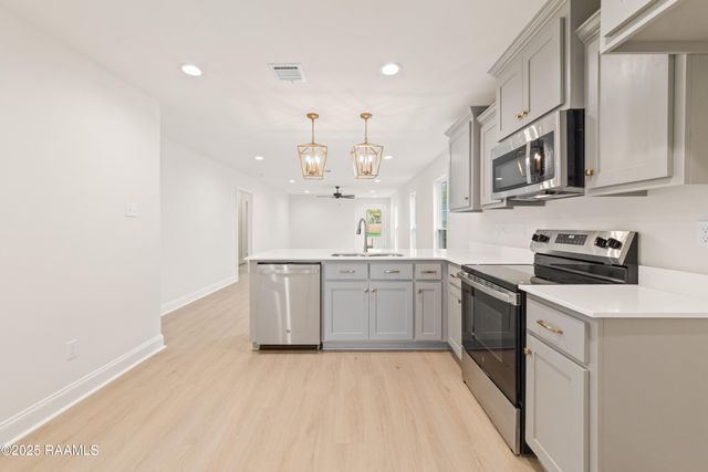 227 Camerons Cove Drive, Carencro, LA 70520