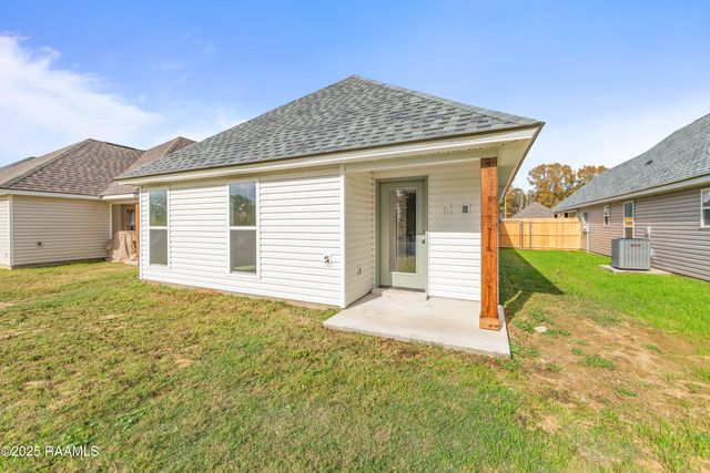 227 Camerons Cove Drive, Carencro, LA 70520