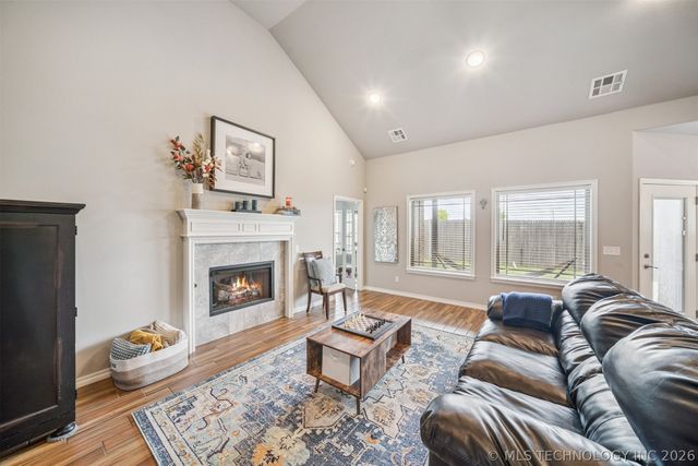 1205 W Dover Street, Broken Arrow, OK 74012