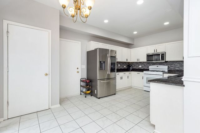 1845 BLUESTEM Circle, Aurora, IL 60504