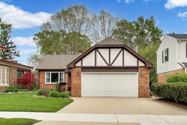 313 S Hi Lusi Avenue, Mount Prospect, IL 60056