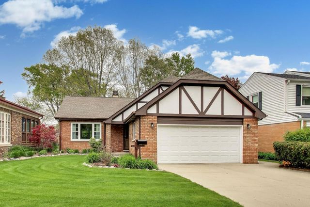 313 S Hi Lusi Avenue, Mount Prospect, IL 60056