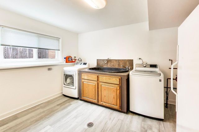 313 S Hi Lusi Avenue, Mount Prospect, IL 60056