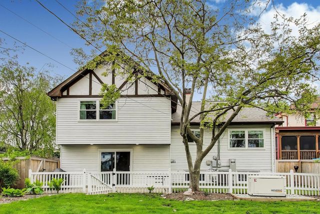 313 S Hi Lusi Avenue, Mount Prospect, IL 60056