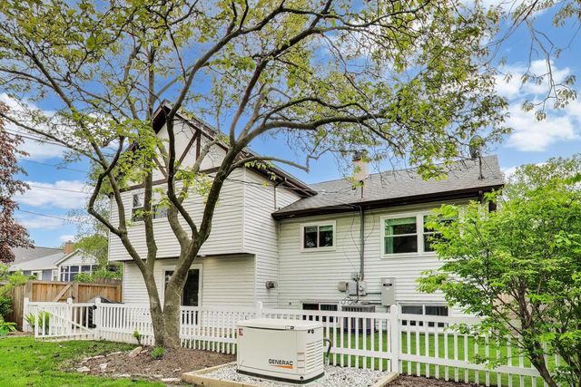 313 S Hi Lusi Avenue, Mount Prospect, IL 60056