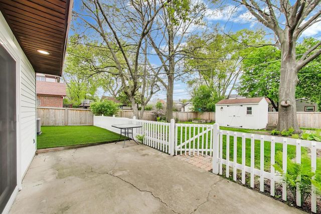 313 S Hi Lusi Avenue, Mount Prospect, IL 60056