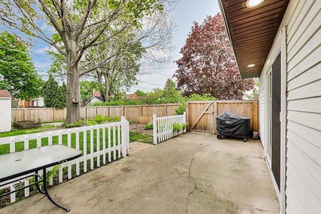 313 S Hi Lusi Avenue, Mount Prospect, IL 60056