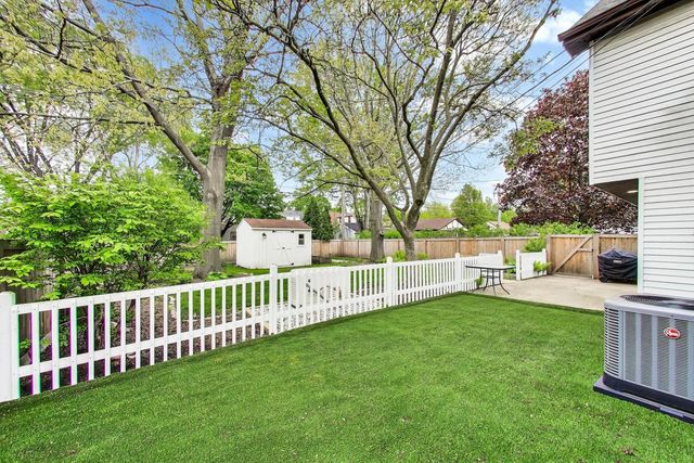 313 S Hi Lusi Avenue, Mount Prospect, IL 60056
