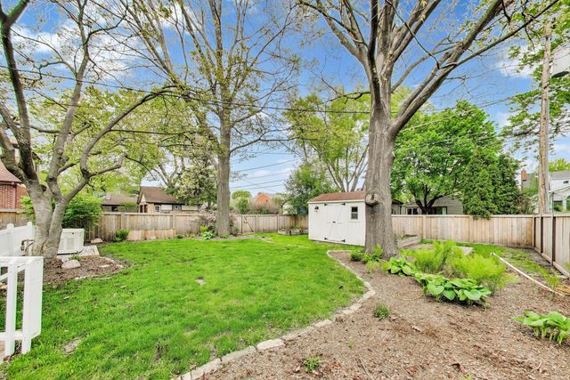 313 S Hi Lusi Avenue, Mount Prospect, IL 60056