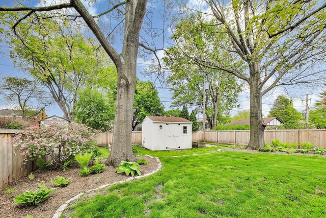 313 S Hi Lusi Avenue, Mount Prospect, IL 60056