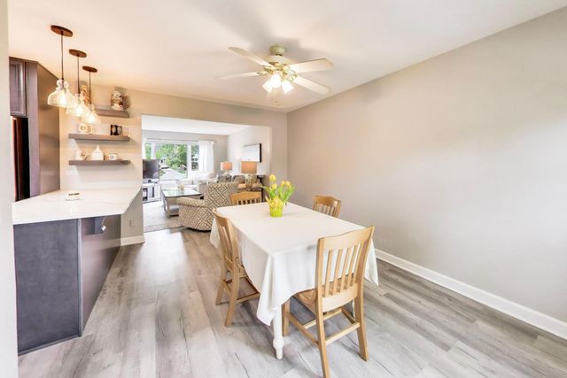 313 S Hi Lusi Avenue, Mount Prospect, IL 60056