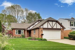 313 S Hi Lusi Avenue, Mount Prospect, IL 60056