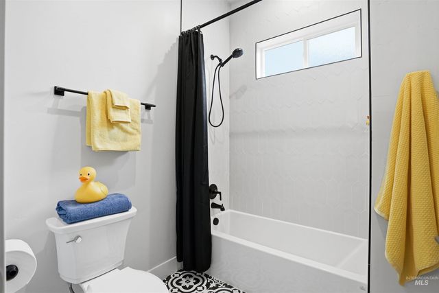 6299 W Biathlon St, Eagle, ID 83616