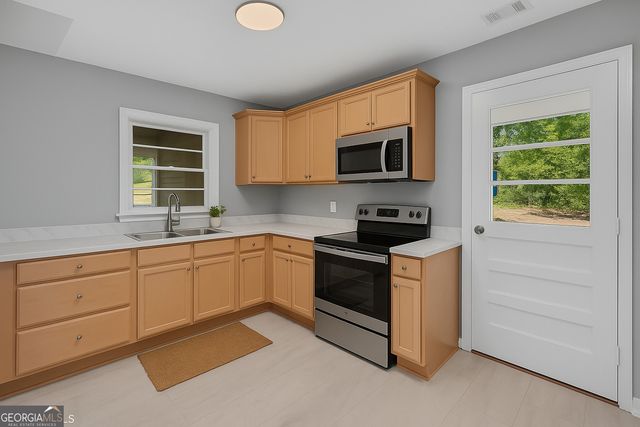 76 Campbell Drive, Hartwell, GA 30643