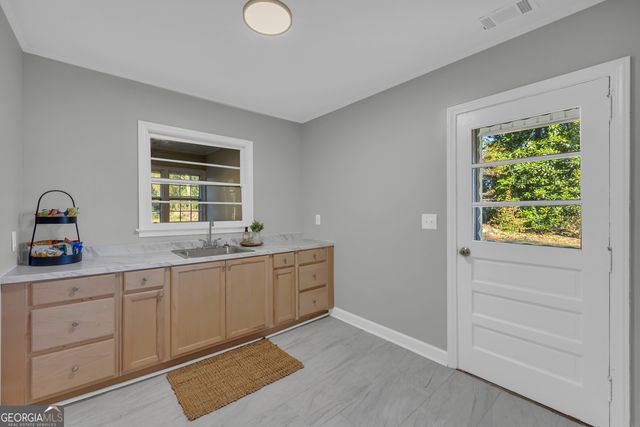 76 Campbell Drive, Hartwell, GA 30643