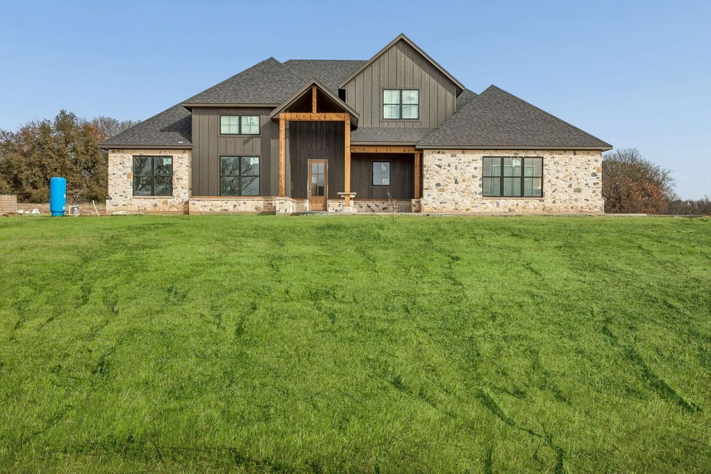 105 Desperado Way, Weatherford, TX 76088