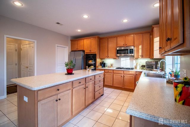 34 Equestrian Way, Monroe, NJ 08831