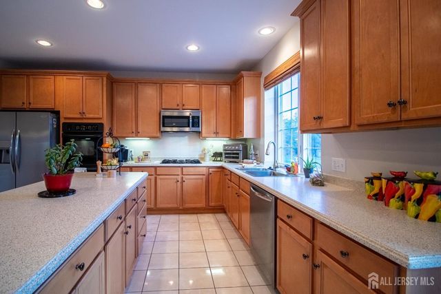 34 Equestrian Way, Monroe, NJ 08831