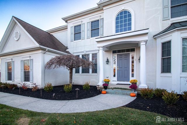 34 Equestrian Way, Monroe, NJ 08831