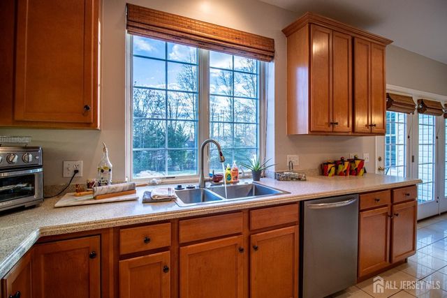 34 Equestrian Way, Monroe, NJ 08831