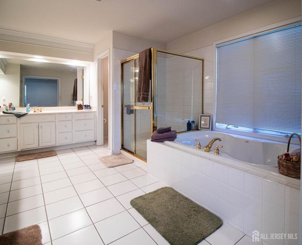 34 Equestrian Way, Monroe, NJ 08831