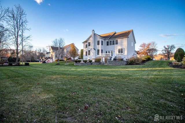 34 Equestrian Way, Monroe, NJ 08831