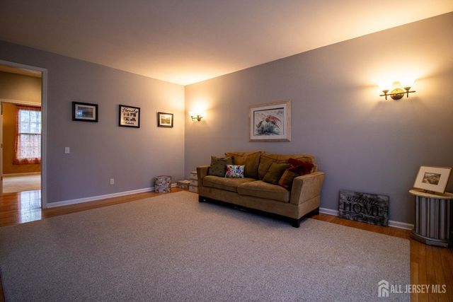 34 Equestrian Way, Monroe, NJ 08831