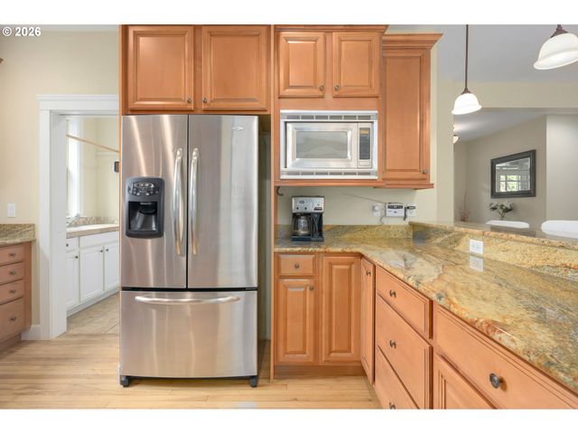 1862 E 43RD Ave, Eugene, OR 97405