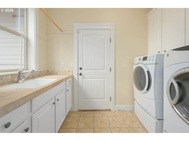 1862 E 43RD Ave, Eugene, OR 97405