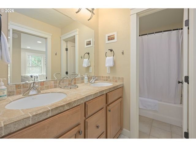 1862 E 43RD Ave, Eugene, OR 97405