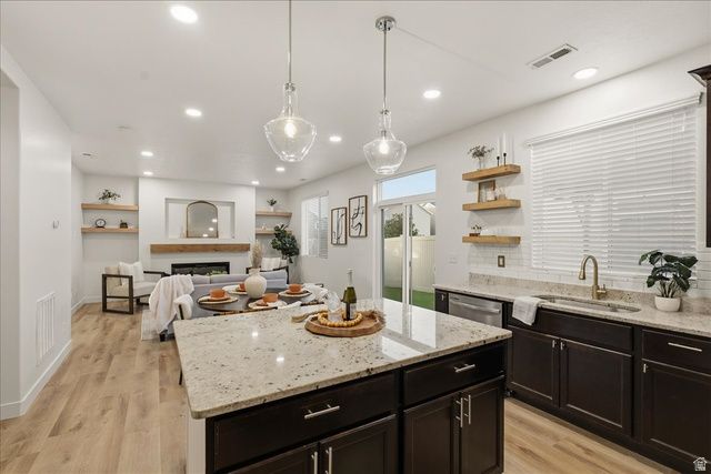 917 W STONEHAVEN DR, North Salt Lake, UT 84054