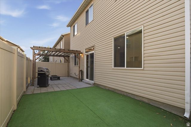 917 W STONEHAVEN DR, North Salt Lake, UT 84054