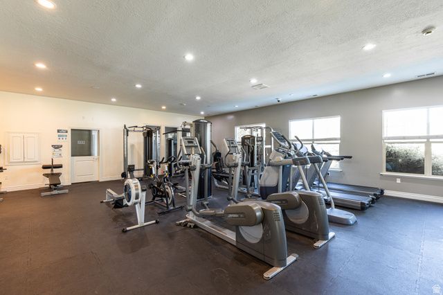 917 W STONEHAVEN DR, North Salt Lake, UT 84054